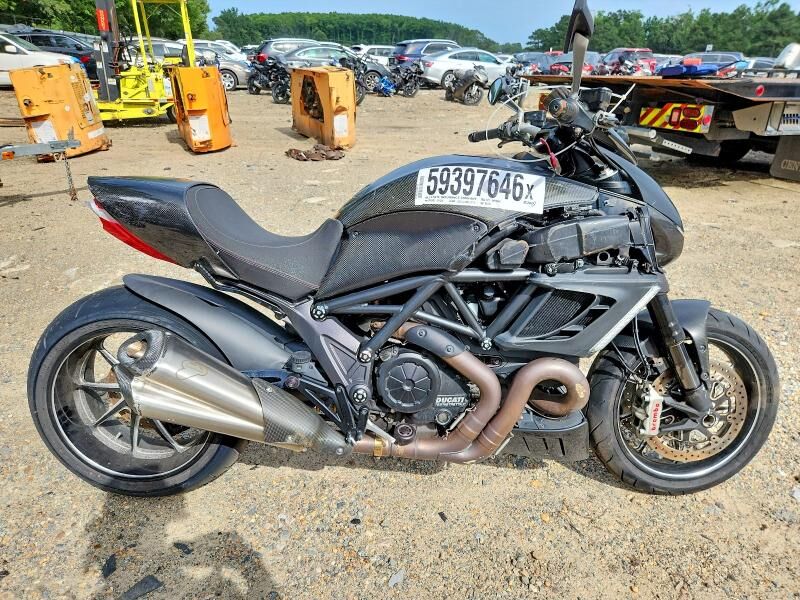 2011 DUCATI Diavel