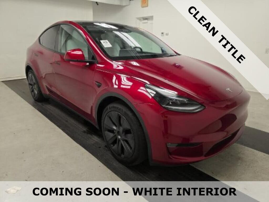 2025 TESLA Model Y