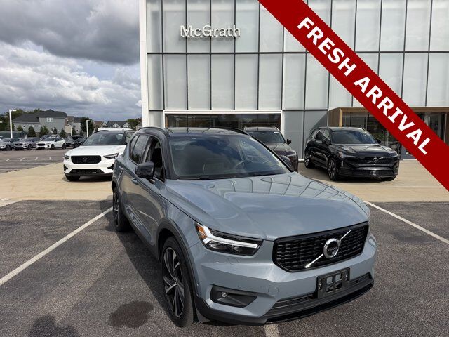 2020 VOLVO XC40