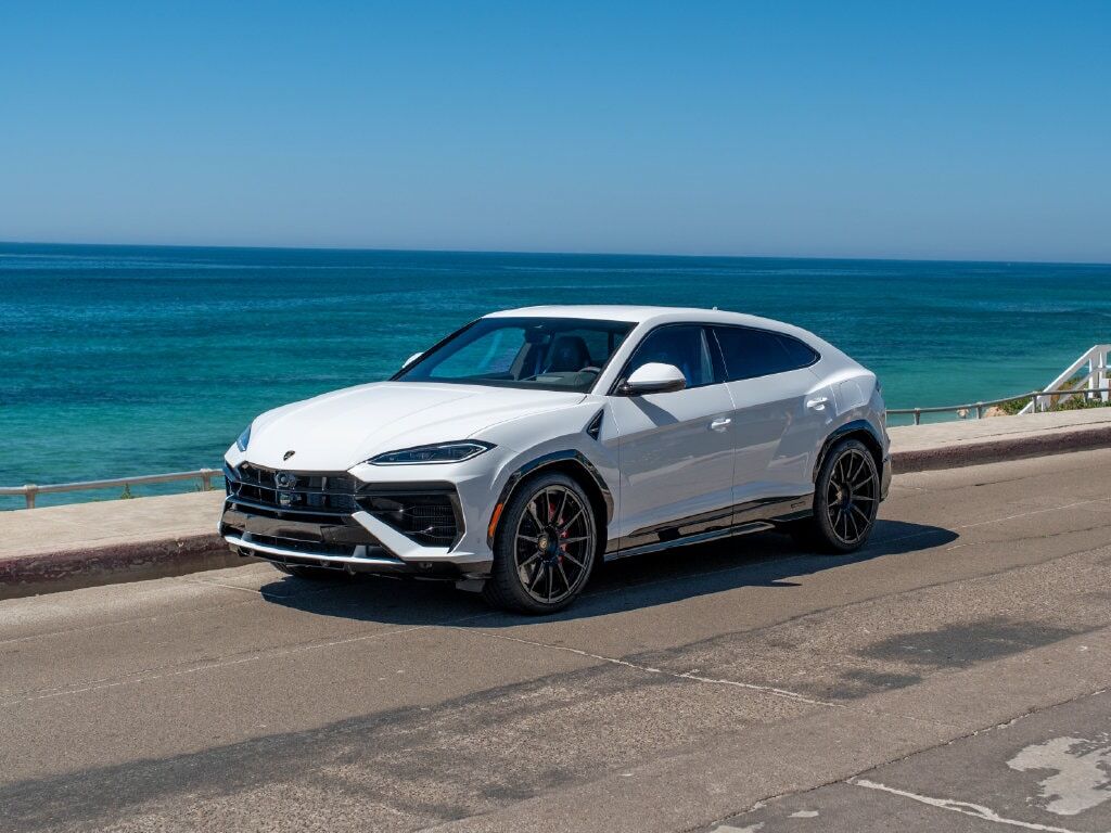 2026 LAMBORGHINI URUS