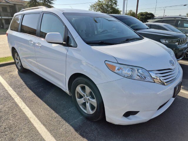 2015 TOYOTA Sienna