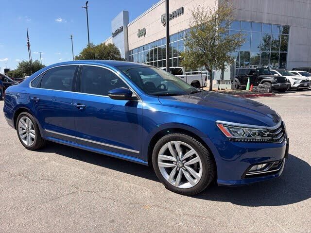 2017 VOLKSWAGEN Passat