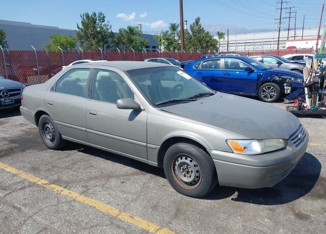 1998 TOYOTA Camry