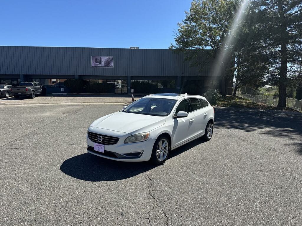 2015 VOLVO V60