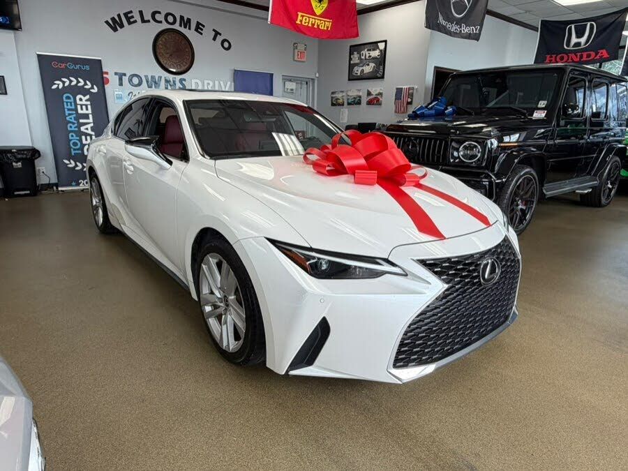 2021 LEXUS IS