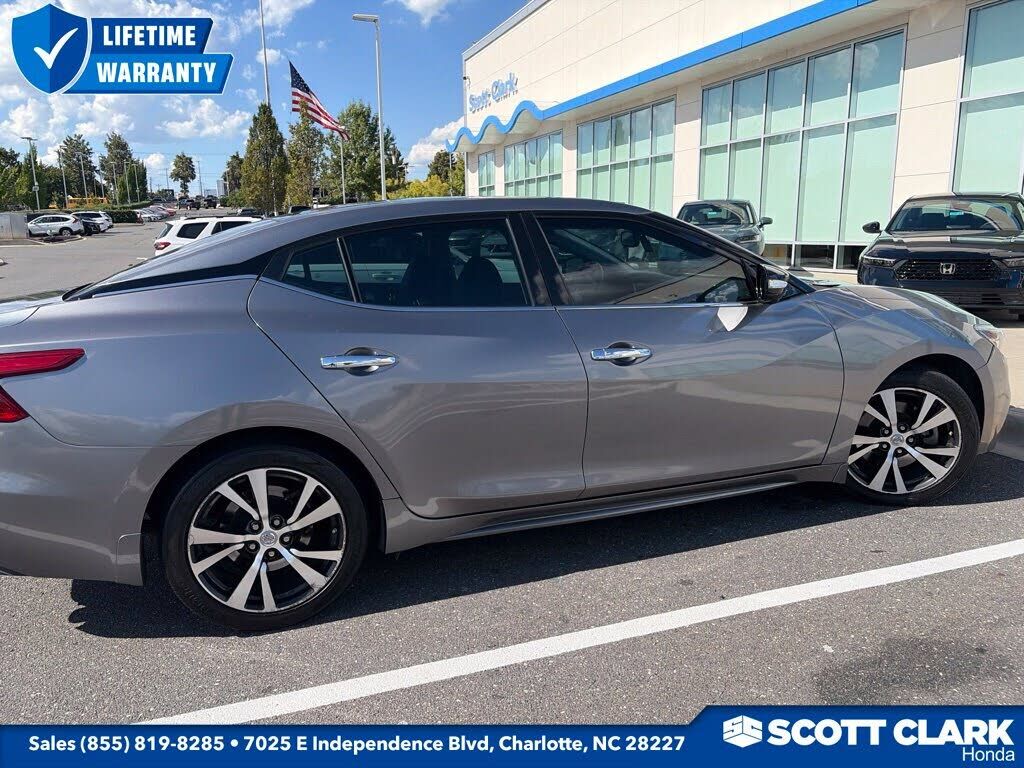 2016 NISSAN Maxima