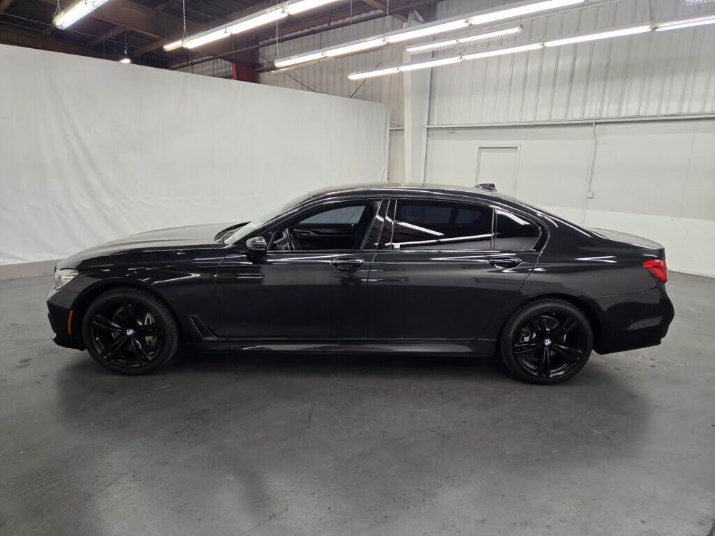 2019 BMW 740i