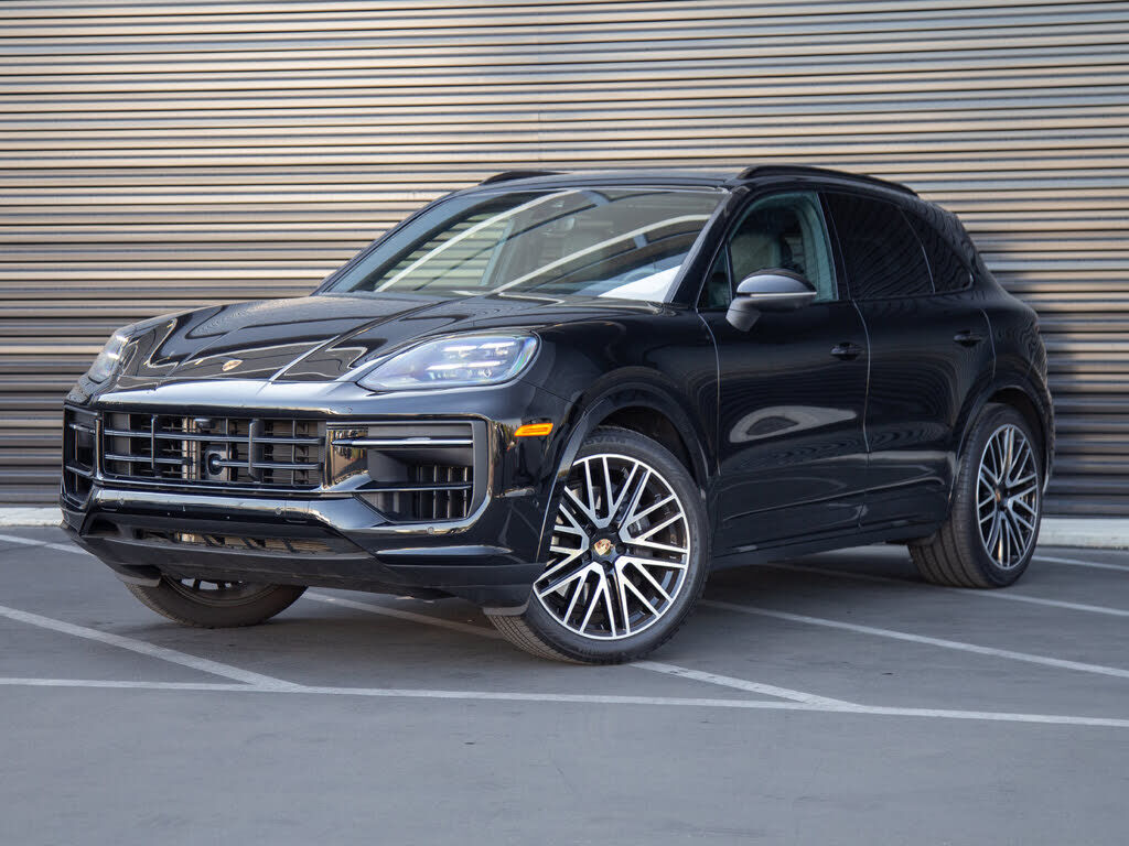 2025 PORSCHE Cayenne