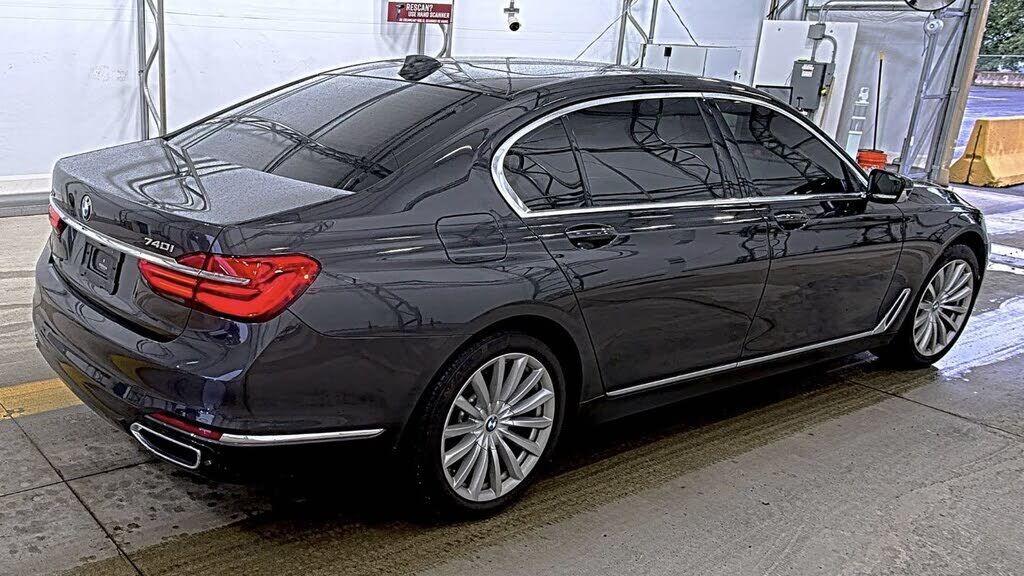 2017 BMW 740i
