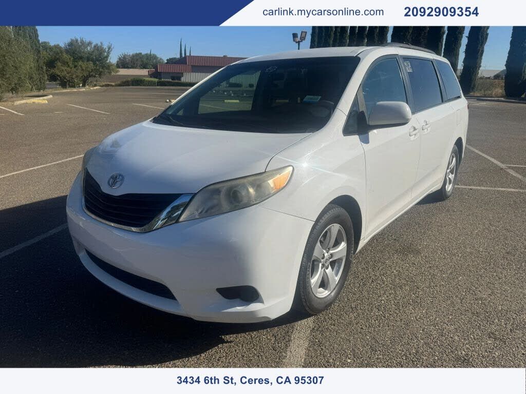2012 TOYOTA Sienna
