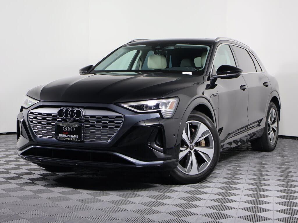 2024 AUDI Q8