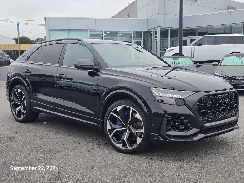 2024 AUDI RS Q8