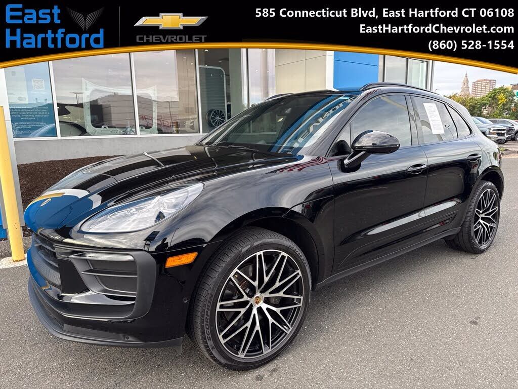 2023 PORSCHE Macan