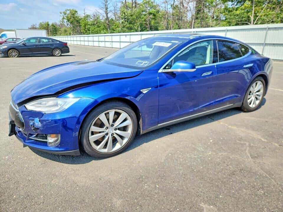 2015 TESLA Model S