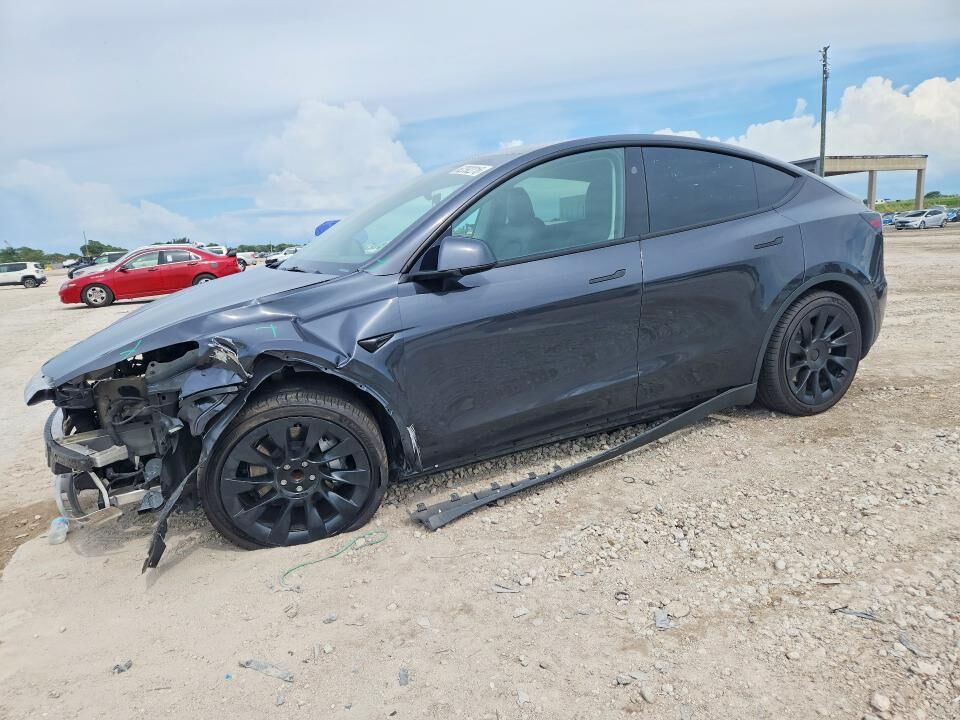 2024 TESLA Model Y