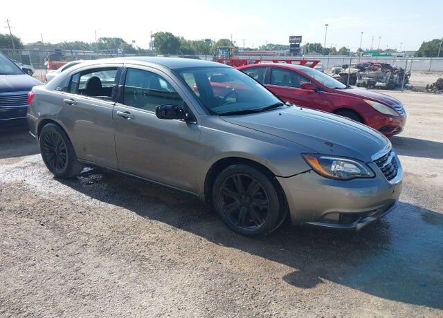 2013 CHRYSLER 200