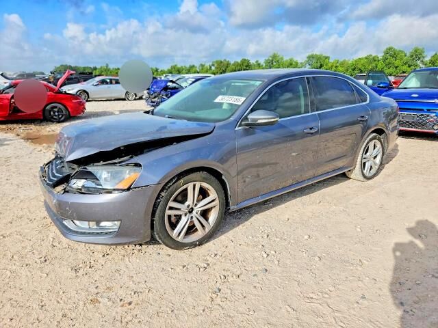 2012 VOLKSWAGEN Passat