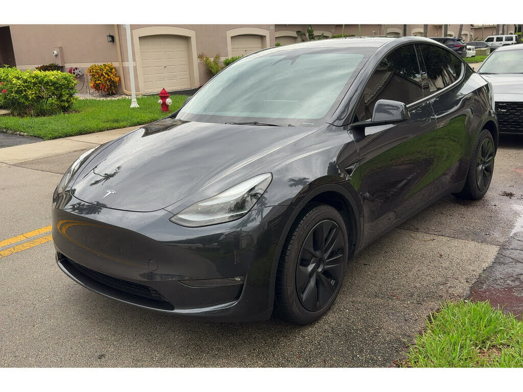 2025 TESLA Model Y