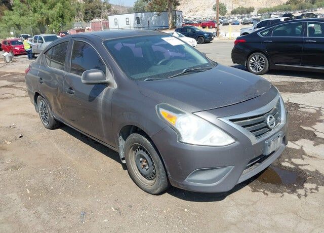 2015 NISSAN Versa