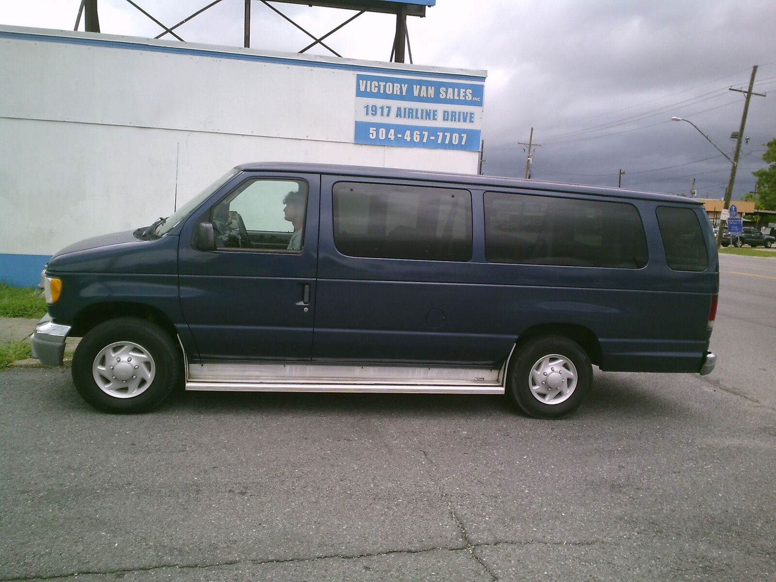 2002 FORD E-350