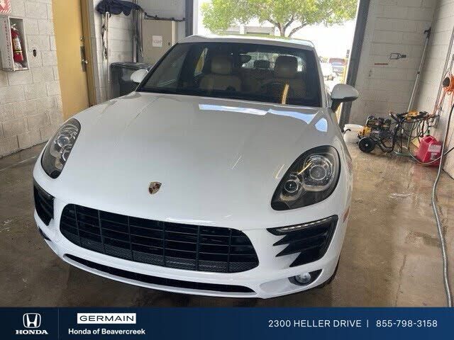 2017 PORSCHE Macan