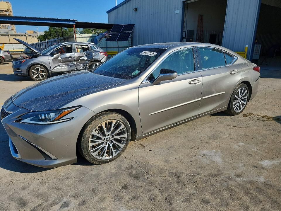 2019 LEXUS ES