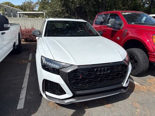 2024 AUDI RS Q8