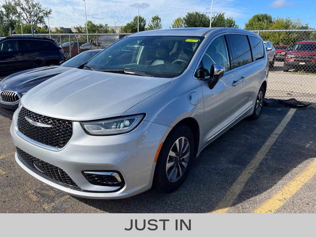2023 CHRYSLER Pacifica