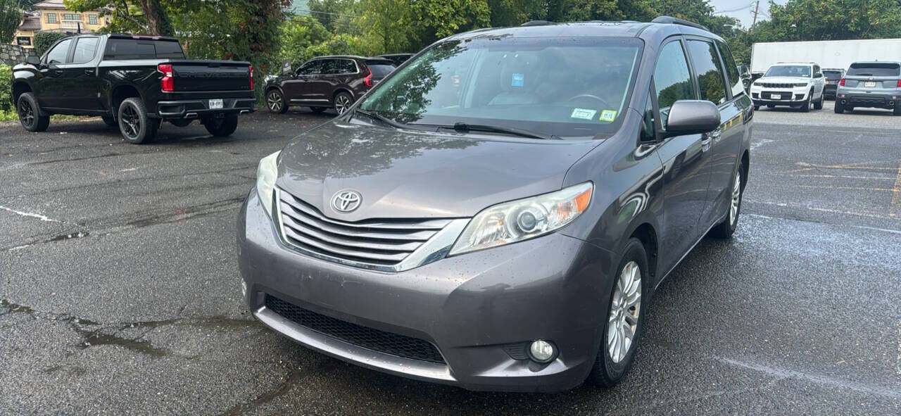 2016 TOYOTA Sienna