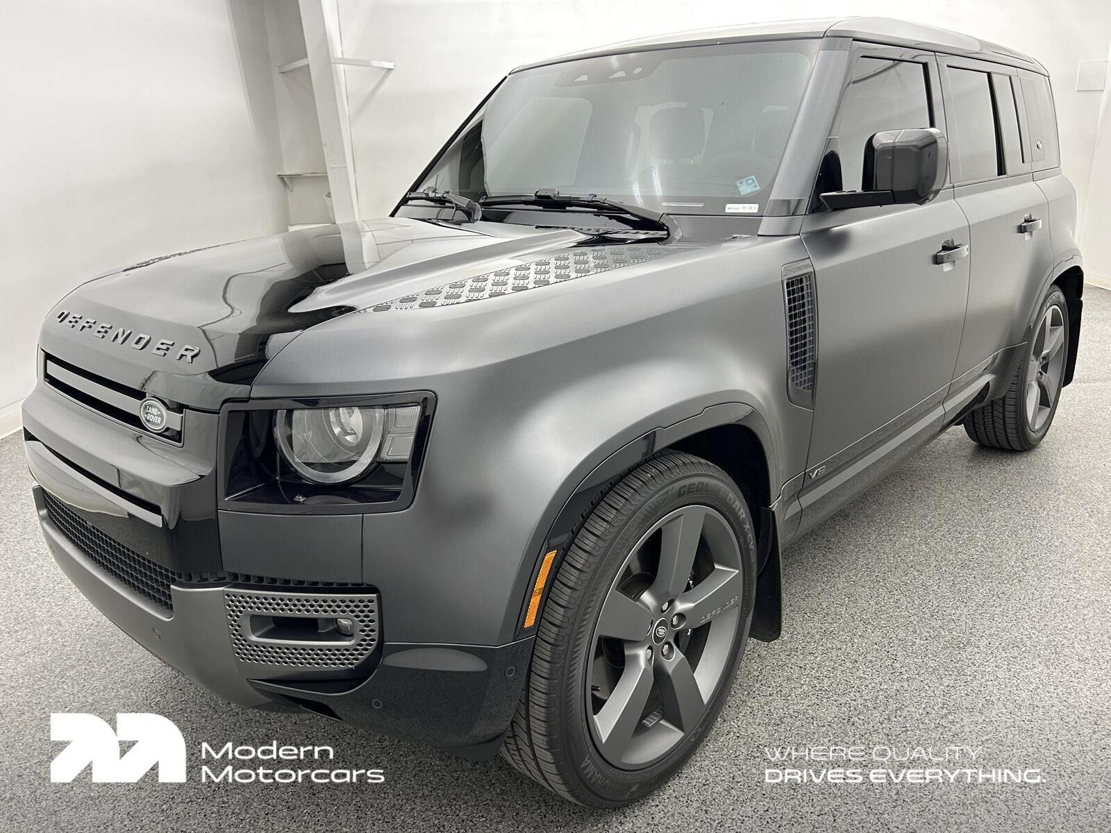 2024 LAND ROVER Defender