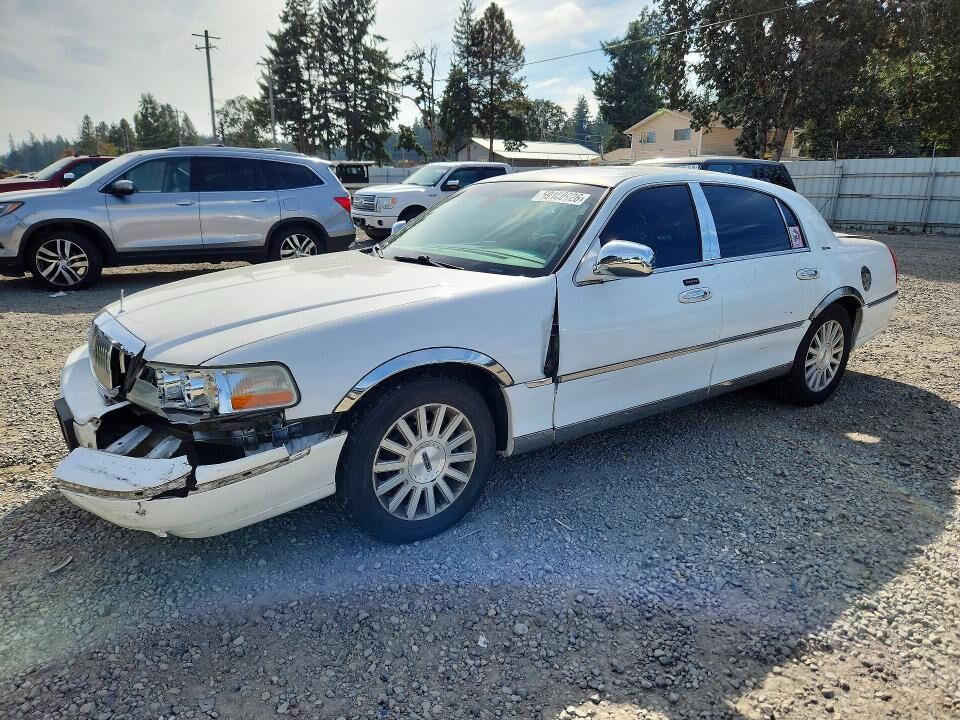 2003 LINCOLN Town Car