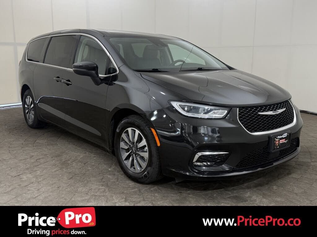 2023 CHRYSLER Pacifica