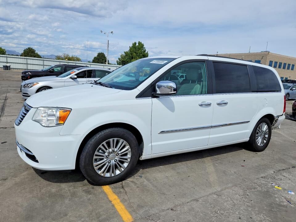 2016 CHRYSLER Town and Country