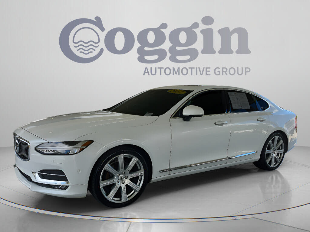 2017 VOLVO S90