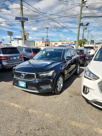 2019 VOLVO XC40