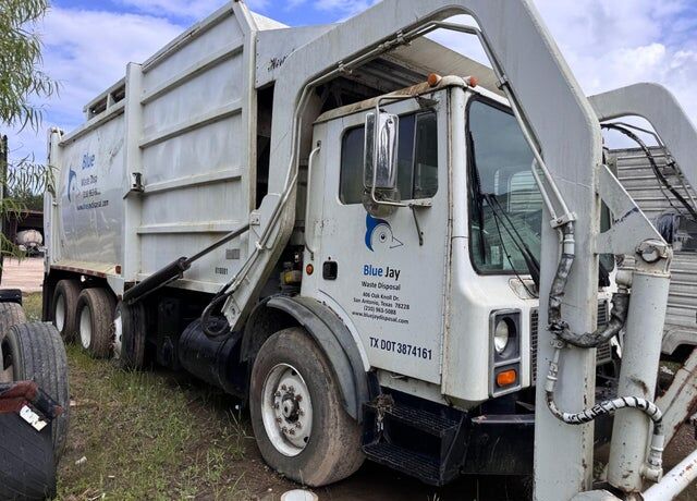2003 MACK MR