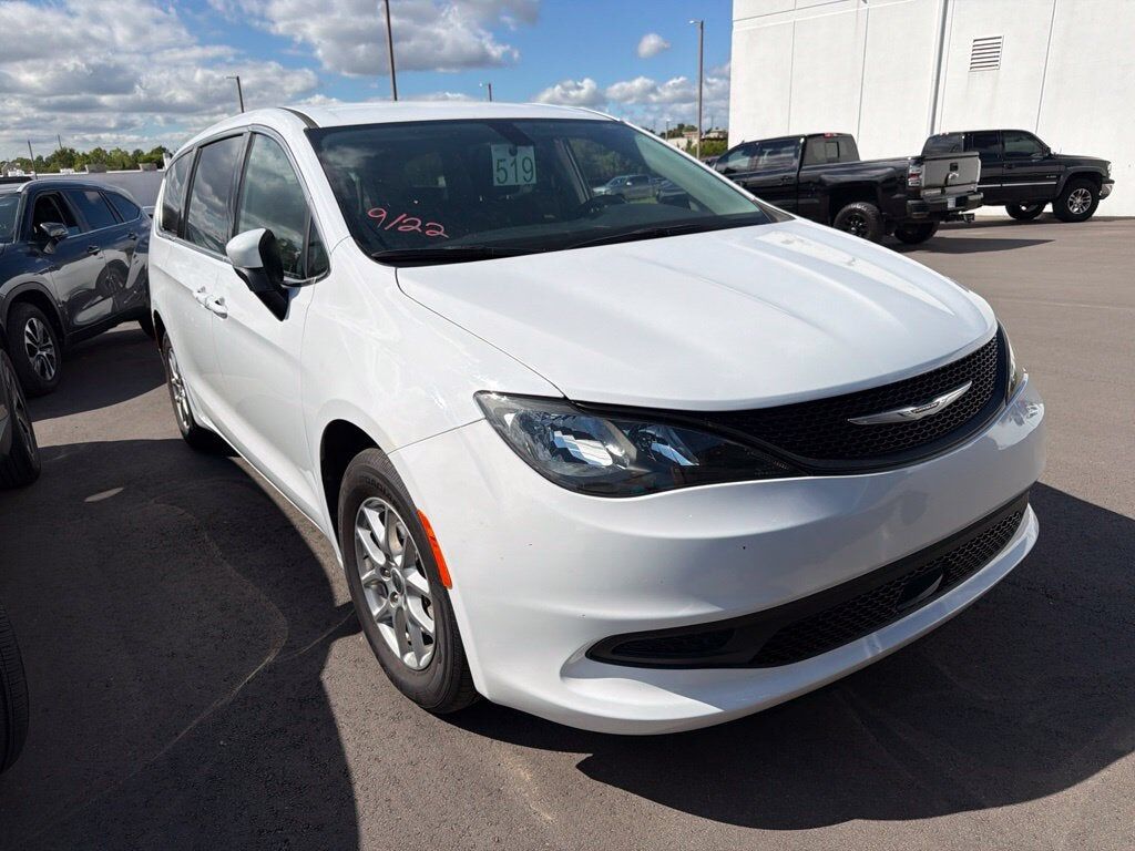 2022 CHRYSLER Voyager