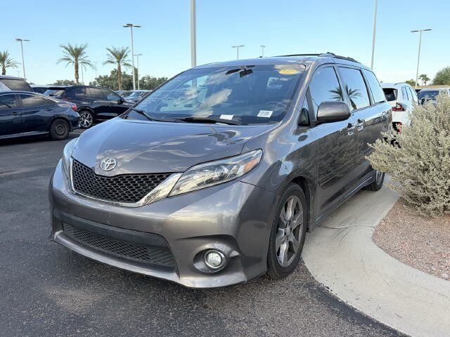 2017 TOYOTA Sienna