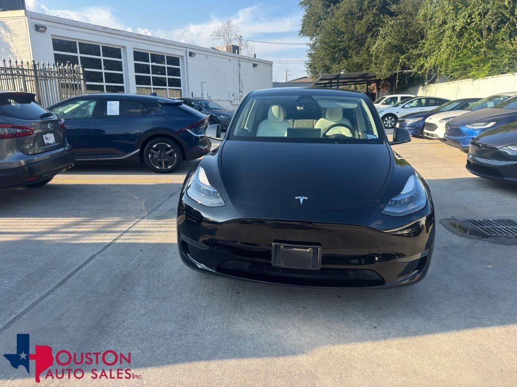 2025 TESLA Model Y