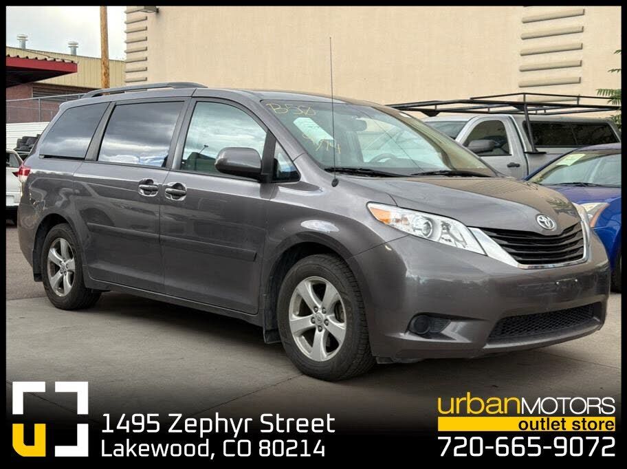 2011 TOYOTA Sienna
