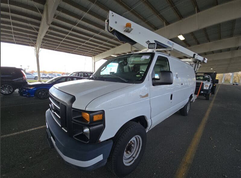 2011 FORD E-350