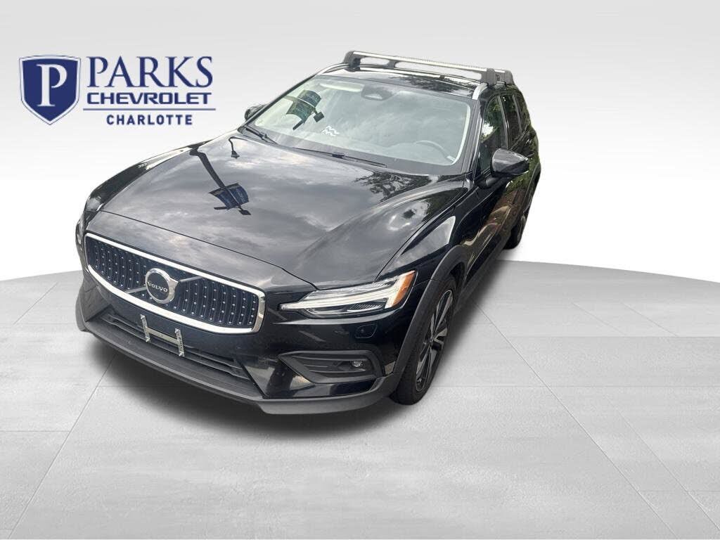 2023 VOLVO V60CC