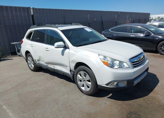 2012 SUBARU Outback