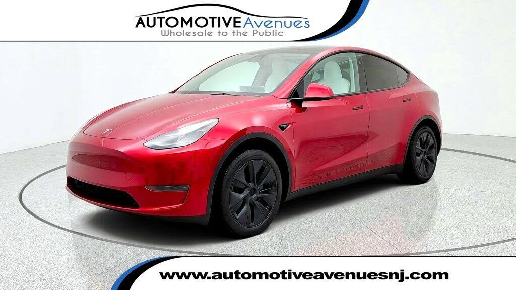 2024 TESLA Model Y