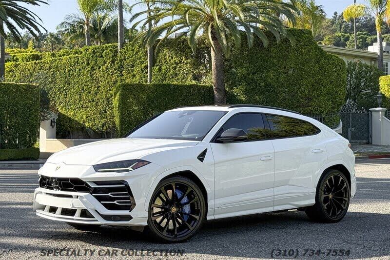 2022 LAMBORGHINI URUS