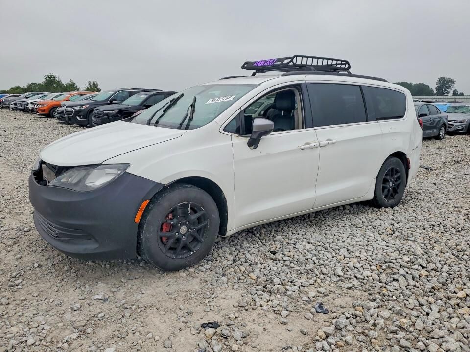 2020 CHRYSLER Voyager