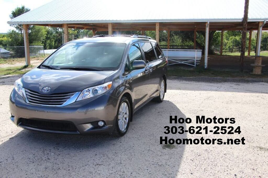 2017 TOYOTA Sienna