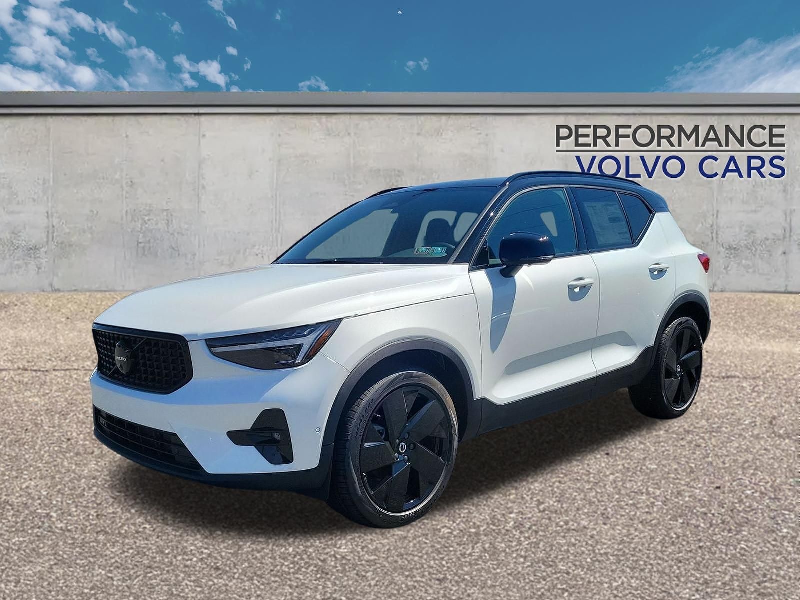 2026 VOLVO XC40