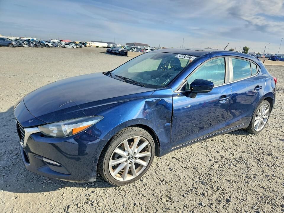 2017 MAZDA Mazda3