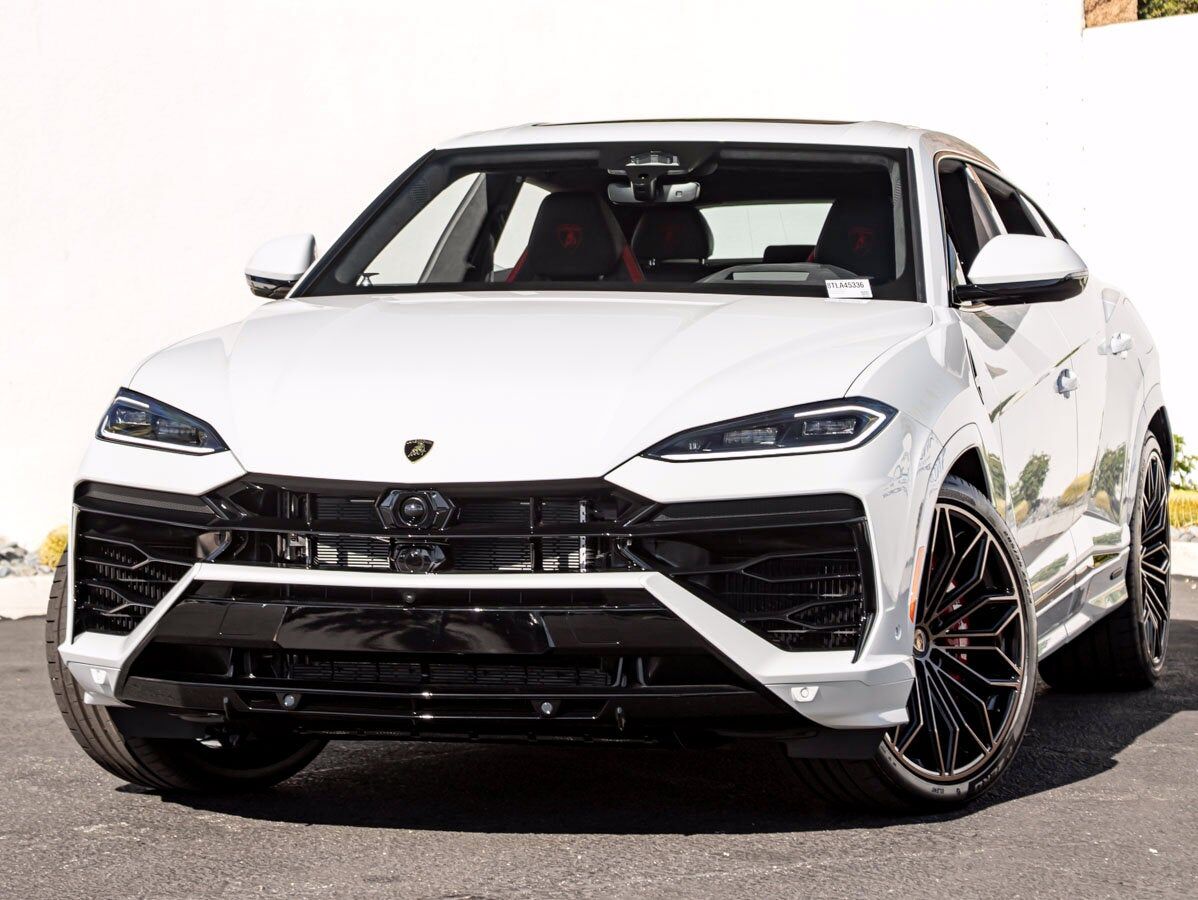 2026 LAMBORGHINI URUS